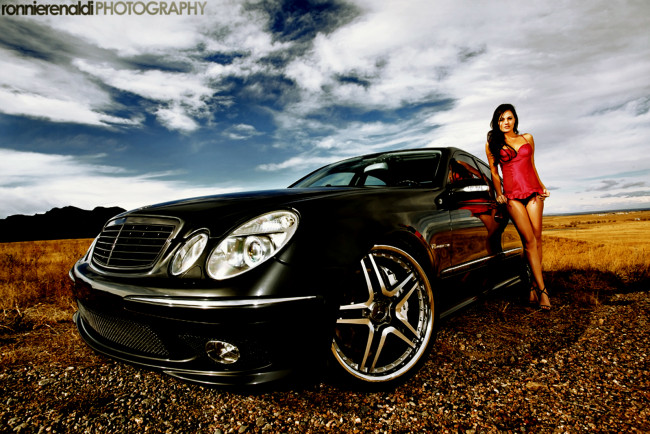 Обои картинки фото автомобили, авто, девушками, брюнетка, мерседес, корсет