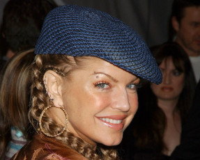 обоя fergie, музыка, stacy, ferguson, поп, рок, хип-хоп, сша, дизайнер, певица, актриса