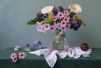 Картинка цветы букеты композиции каллы кампсис шары