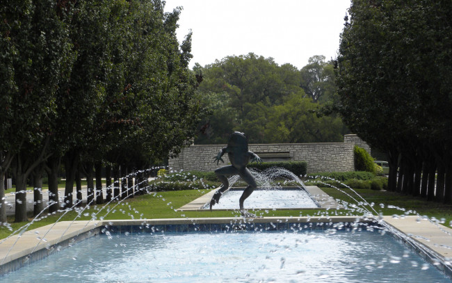 Обои картинки фото города, фонтаны, парк, лягушка