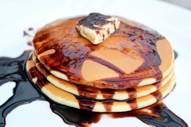 Обои картинки фото еда, блины,  оладьи, масло, сироп