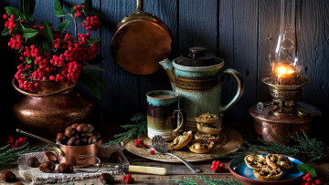 Картинка еда натюрморт кексы рябина лампа