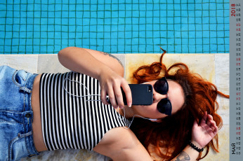 Картинка календари девушки смартфон очки