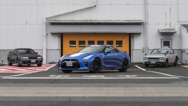 Обои картинки фото 2020 nissan gt-r 50th anniversary edition, автомобили, nissan, datsun, ниссан, юбилейный, выпуск, синий, купе, 2020, gt-r, 50th, anniversary, edition, гараж