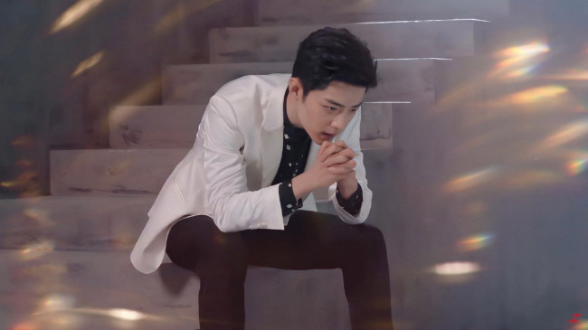 Обои картинки фото мужчины, xiao zhan, актер, пиджак, ступени