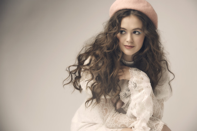 Обои картинки фото девушки, - брюнетки,  шатенки, olivia, sanabia