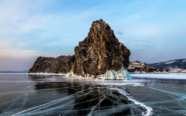 Обои картинки фото природа, реки, озера, скала, озеро, лед