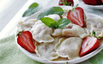 обоя еда, пельмени,  манты,  вареники, мята, вареники, ягоды, клубника