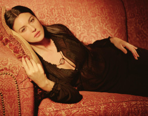 Картинка Monica+Bellucci девушки   актриса диван