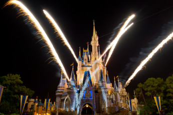 Картинка города диснейленд замок золушки штат флорида сша фейерверк зрелище шоу представление