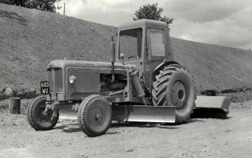 Картинка техника тракторы fire