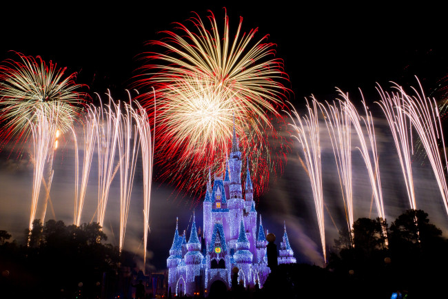 Обои картинки фото города, диснейленд, зрелище, замок, золушки, штат, флорида, сша, фейерверк, шоу, представление