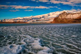 Картинка природа побережье залив гора is auster-skaftafellssysla breidаrlоn lagoon зима снег