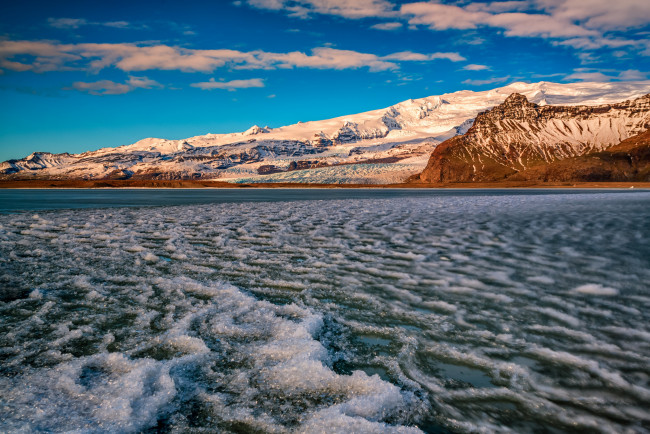 Обои картинки фото природа, побережье, залив, гора, is, auster-skaftafellssysla, breidаrlоn, lagoon, зима, снег