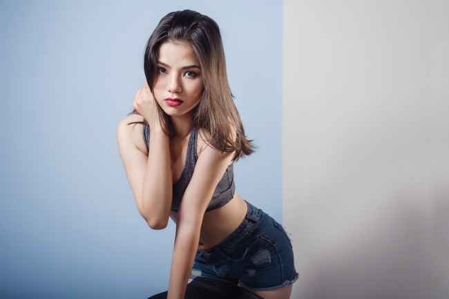 Обои картинки фото девушки, -unsort , брюнетки,  шатенки, взгляд, лицо