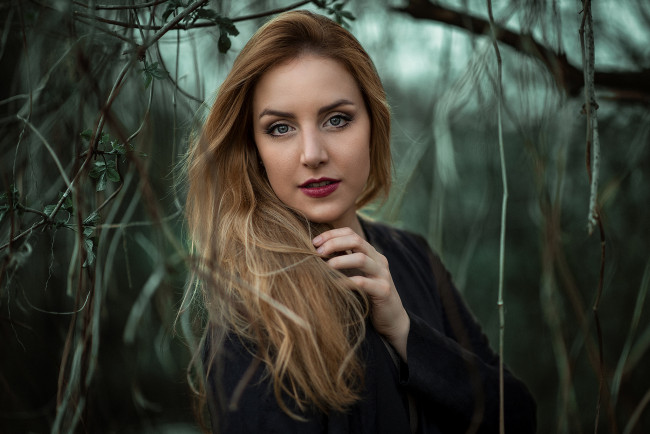 Обои картинки фото девушки, -unsort , брюнетки,  шатенки, взгляд, лицо