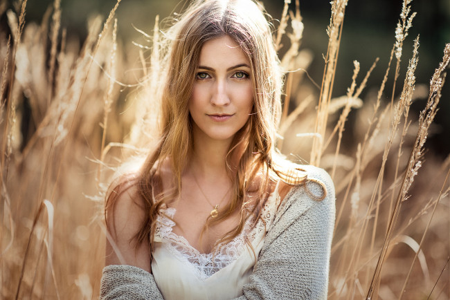 Обои картинки фото девушки, -unsort , брюнетки,  шатенки, взгляд, лицо