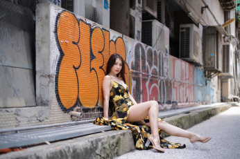 Картинка девушки -+азиатки азиатка поза платье