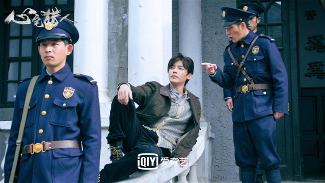 Обои картинки фото кино фильмы, psych-hunter, полицейские, парень, перила