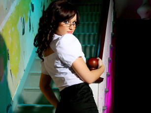 Картинка девушки kitty+lea шатенка очки блузка лестница