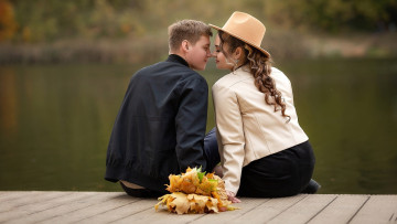 Картинка разное мужчина+женщина влюбленные желтые листья