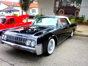 Картинка автомобили выставки уличные фото черный