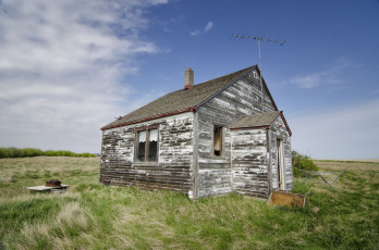 Картинка разное развалины руины металлолом поле небо дом