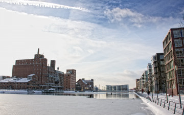 Картинка города улицы площади набережные река снег зима дома