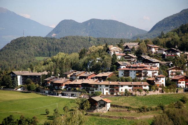 Обои картинки фото италия, фие, алло, шилиар, города, панорамы, горы, дома, фие-алло-шилиар