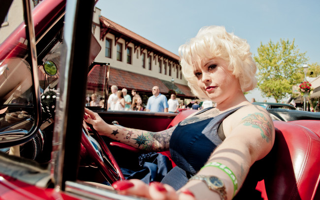 Обои картинки фото -Unsort Блондинки, девушки, unsort, блондинки, часы, руль, тату