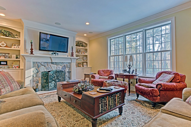 Обои картинки фото интерьер, гостиная, камин, диван