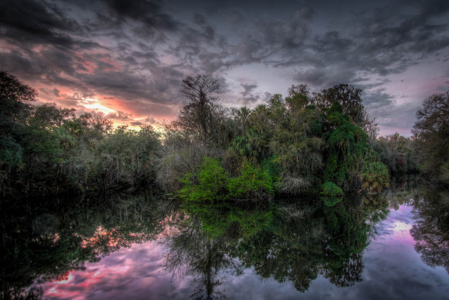 Обои картинки фото природа, реки, озера, река, сумрак, тучи, лес
