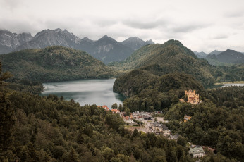 Картинка города -+панорамы река замок лес горы