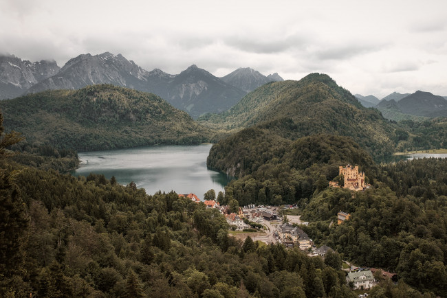 Обои картинки фото города, - панорамы, река, замок, лес, горы