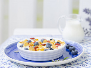 Картинка еда мороженое +десерты хлопья ягоды завтрак молоко