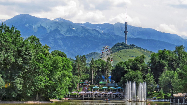 Обои картинки фото города, - панорамы, горы, парк, аттракционов, фонтан