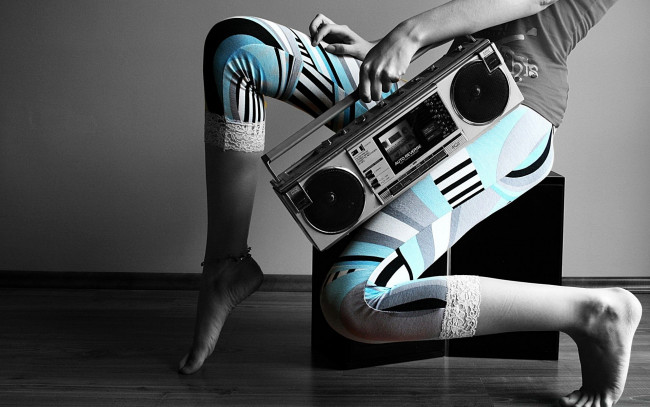 Обои картинки фото музыка, -другое, ноги, магнитофон
