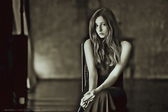 Картинка календари компьютерный+дизайн 2019 calendar помещение женщина сидеть стул взгляд девушка