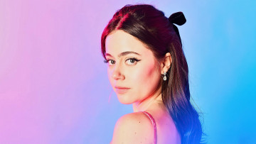 обоя molly gordon, девушки, - лица,  портреты, шатенка, лицо
