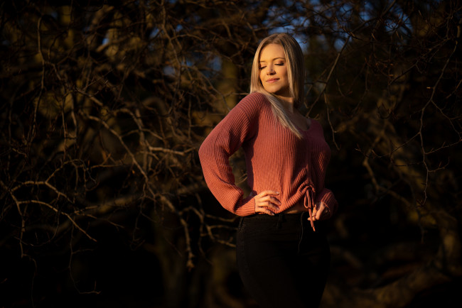 Обои картинки фото девушка - girl, девушки, - блондинки,  светловолосые, девушка, женщина, блондинка, светловолосая, сексуальная, модель, звезда, позирует, разная, обувь, верхняя, стильная, одежда, нижнее, эротическое, бельё, трусы, лифчик, колготки, чулки, аксессуары, макияж, и, множество, элементов, на, фотографии