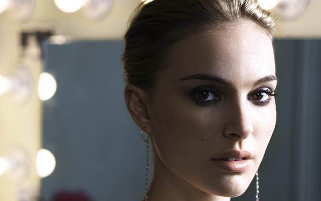 Обои картинки фото Natalie Portman, девушки, , , серьги, родинка, лицо, крупно