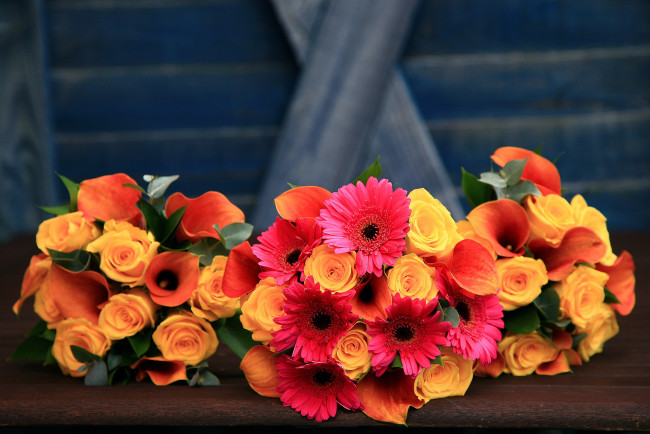 Обои картинки фото цветы, букеты, композиции, розы, каллы, герберы