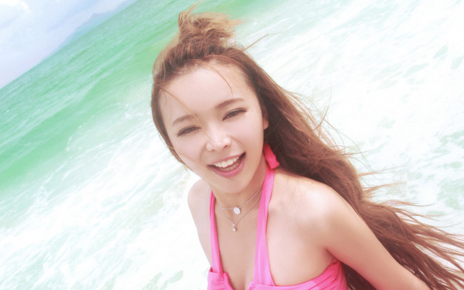 Обои картинки фото pei, zi, qi, музыка, ziqi, азиатка, песок, море