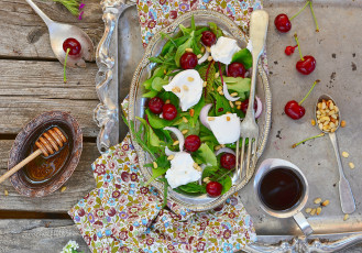 Картинка еда салаты +закуски вишня салат орехи сыр