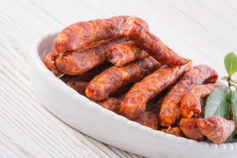 Картинка еда колбасные+изделия тарелка колбаса