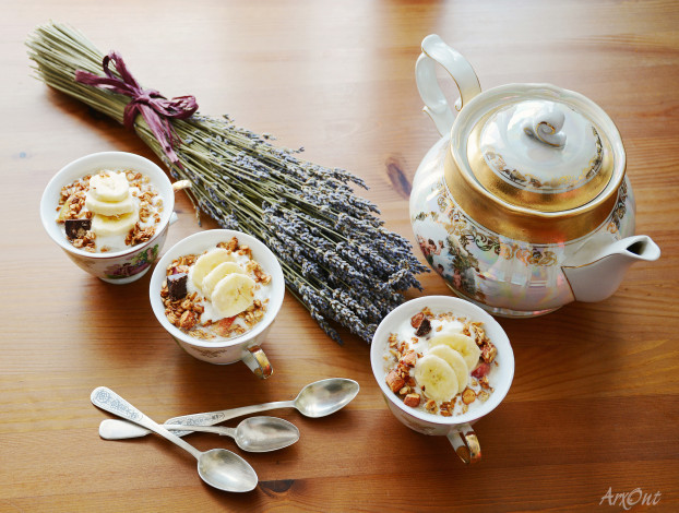 Обои картинки фото еда, мороженое,  десерты, лаванда, гранола, банан