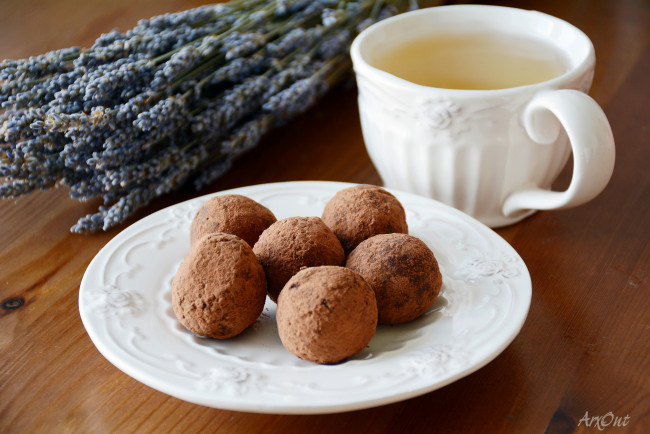 Обои картинки фото еда, конфеты,  шоколад,  сладости, чашка, трюфель