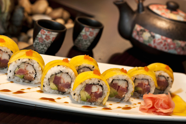 Обои картинки фото еда, рыба,  морепродукты,  суши,  роллы, роллы, манго
