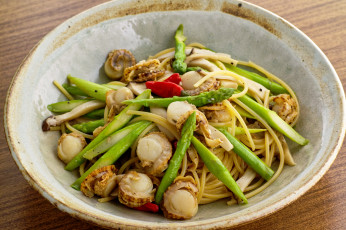 Картинка еда вторые+блюда лапша грибы мясо зелень