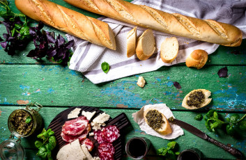 Картинка еда бутерброды +гамбургеры +канапе багет хлеб мясо колбаса сыр базилик песто